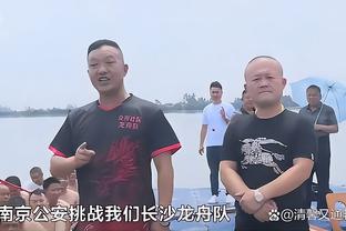 TA：热刺解雇穆帅后面试过滕哈赫，但担心他的英语和沟通水平